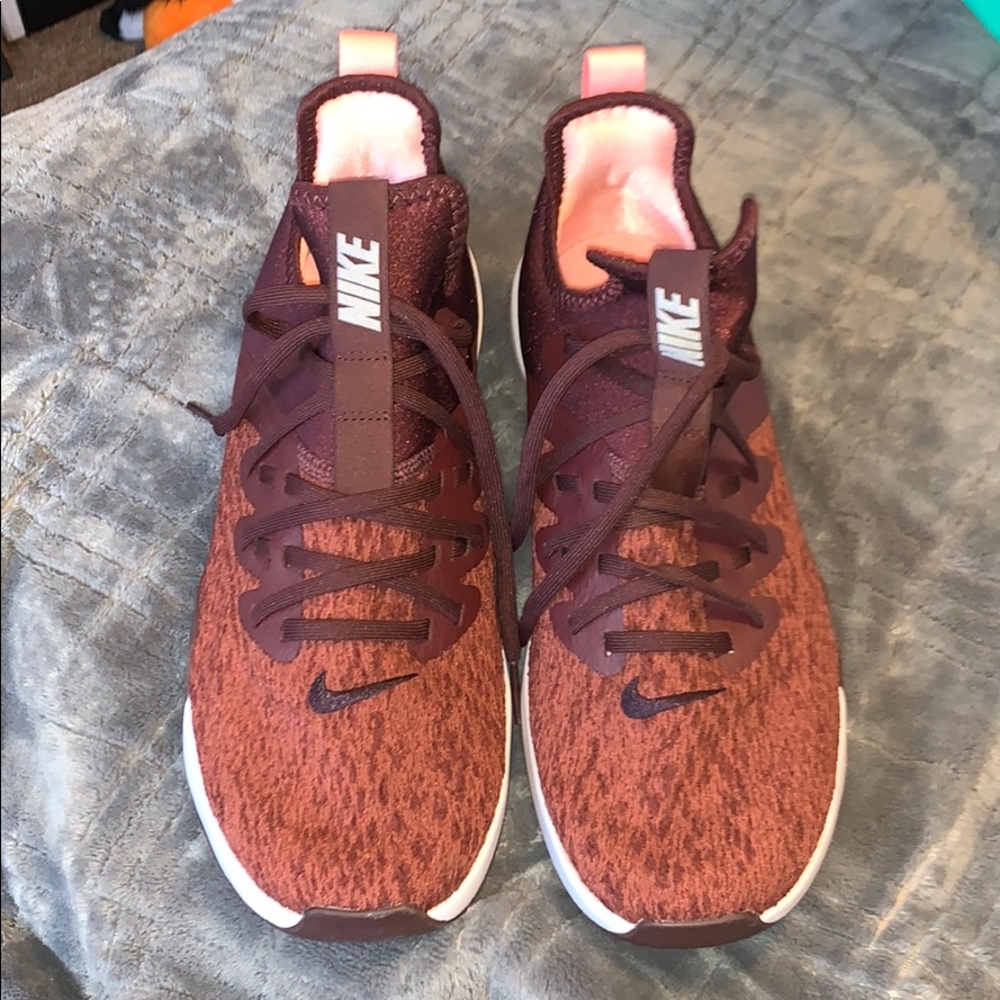 NWOT NEVER WORN NIKES